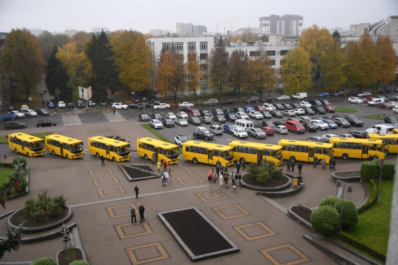 У Рівненській області придбали нові автобуси для учнів (ФОТО). Область - Останні новини Рівного та регіону -- Рівне Вечірнє